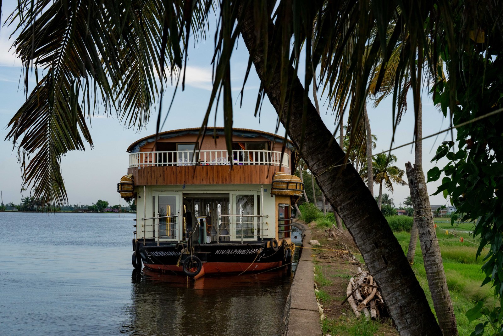 Premium Houseboat Dining on Kerala backwaters
